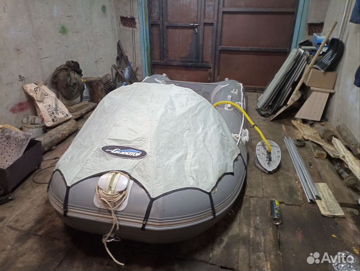 Лодка gladiator