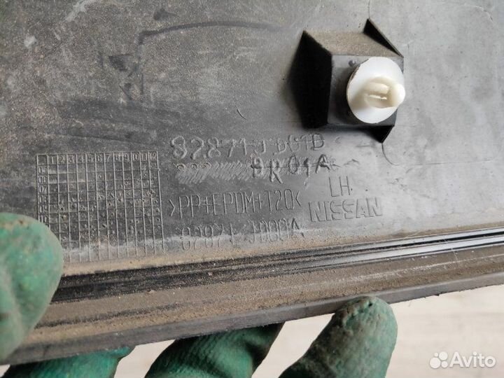 Молдинг двери задний левый Nissan Qashqai Vi 2008