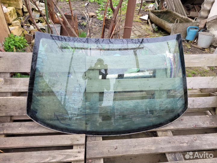Стекло заднее Бмв е36 седан