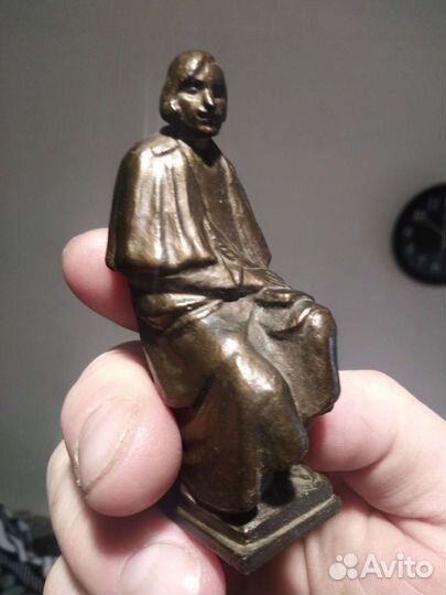 Статуэтка, Малько. И. В. Гоголь