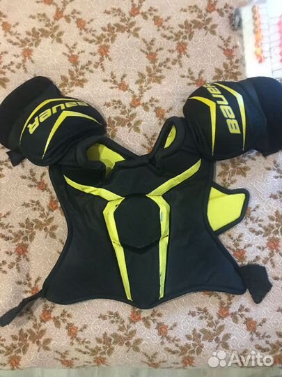 Щитки, нагрудник, налокотники,краги хоккейные