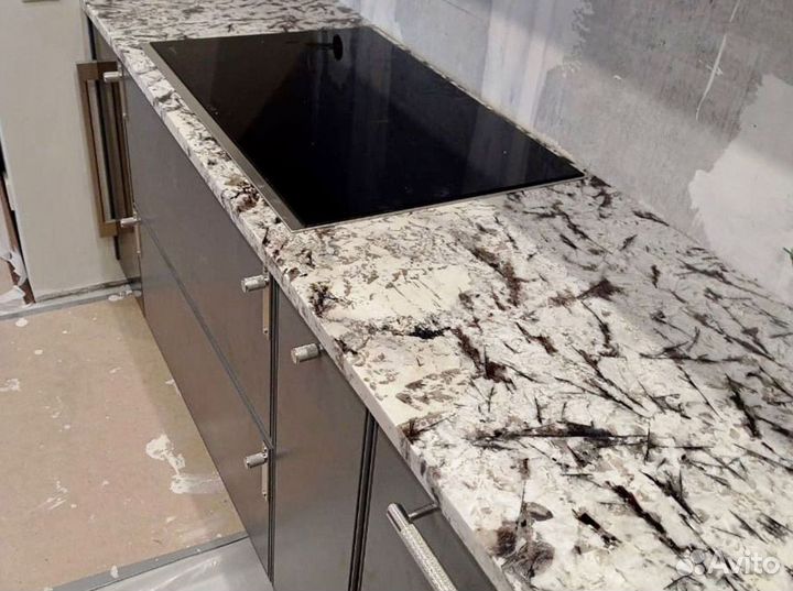 Столешница и остров из гранита на кухню