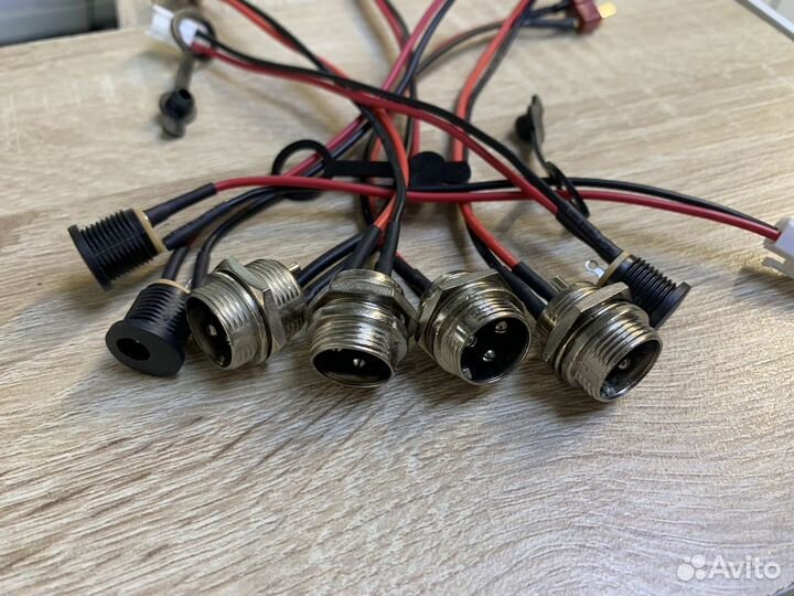 Гнездо заряда для электросамоката