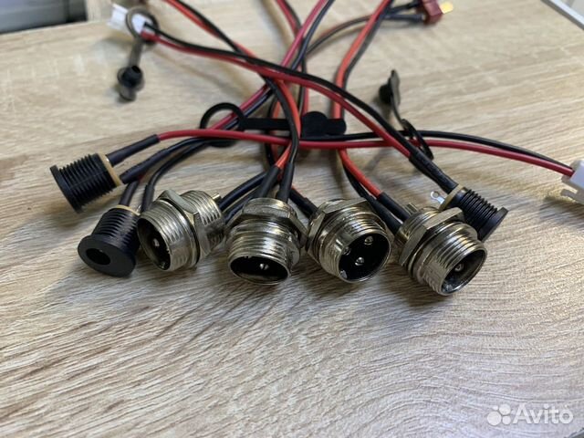 Гнездо заряда для электросамоката