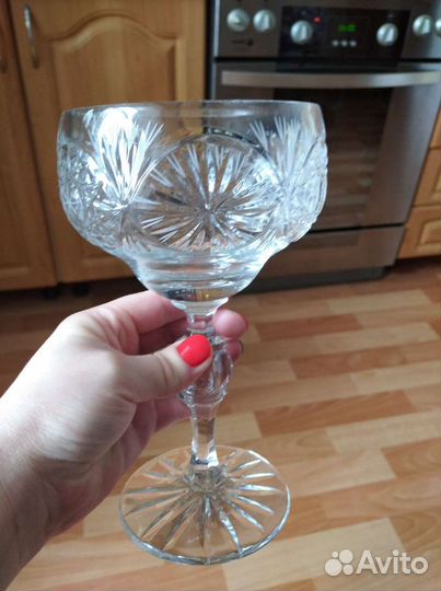 Хрустальная ваза на ножке