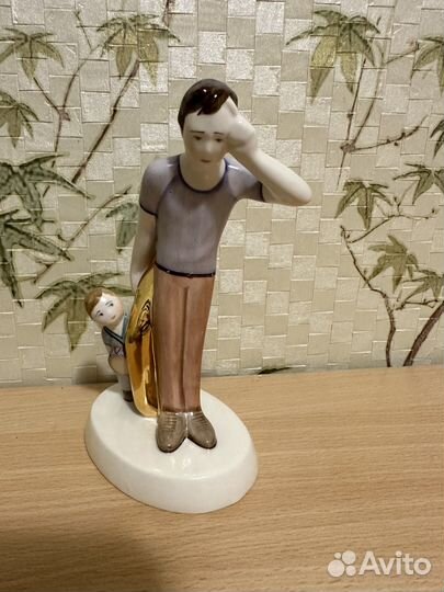 Фарфоровая статуэтка музыканты