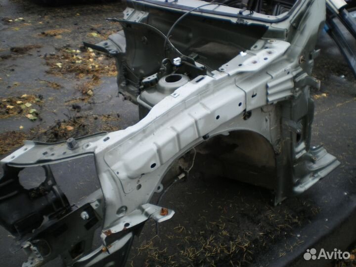 Передняя левая четверть Рено Симбол