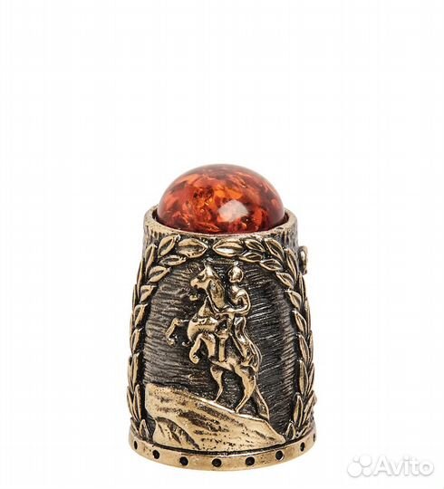 Наперсток Медный всадник (латунь, янтарь) A2104217