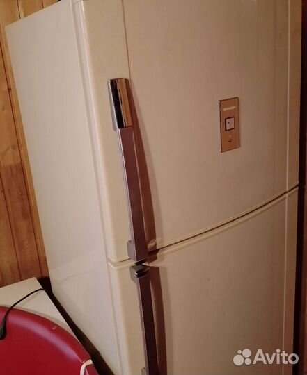 Холодильник б/у sharp