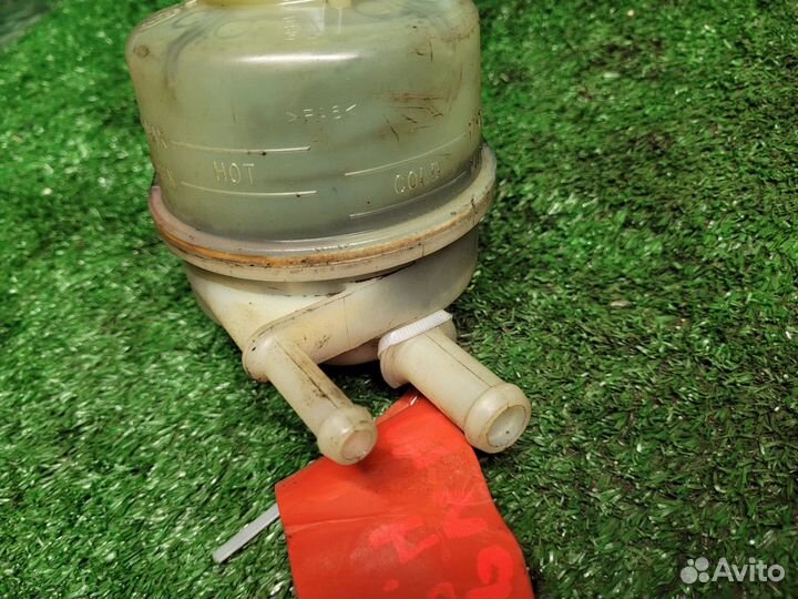 Бачок гур Toyota Camry 40