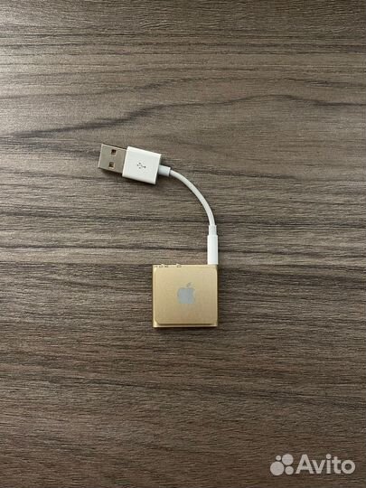 Apple iPod shuffle 2 gb gold + чехол