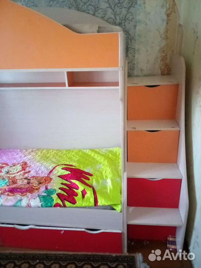 Кровать двухьярусная