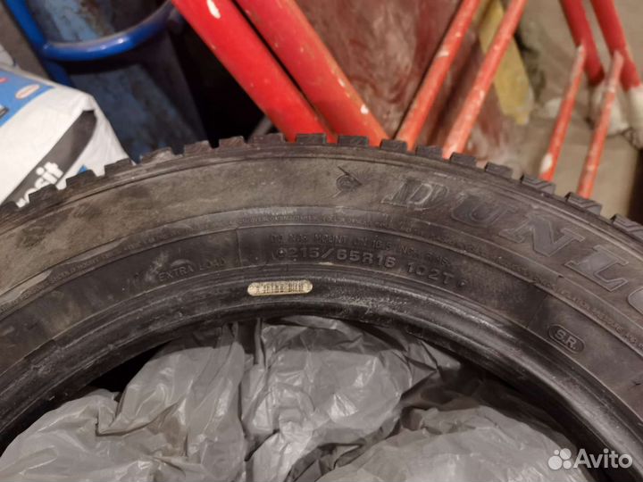 Dunlop SP Winter Ice 01 215/65 R16