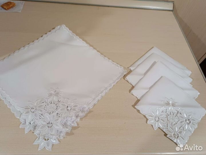 Скатерть с салфетками