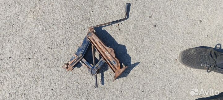 Домкрат винтовой