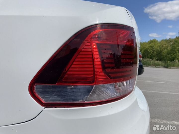 Задний левый фонарь поло седан