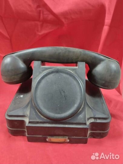 Старинный телефон