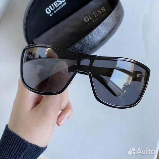 Очки солнцезащитные Guess