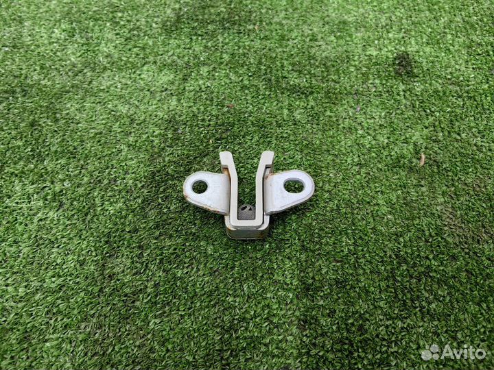 Стопор двери багажника Toyota Land Cruiser Prado 2