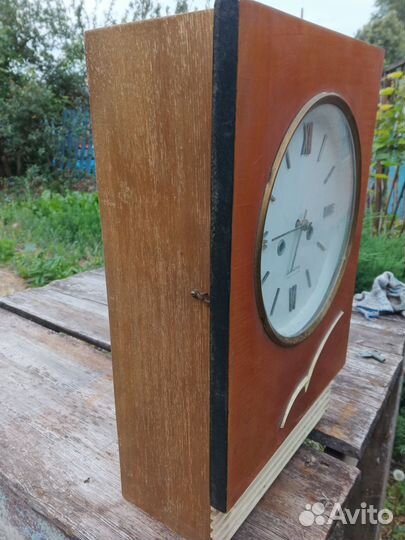 Часы настенные Янтарь