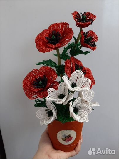 Лилии из бисера в кашпо,маки из бисера