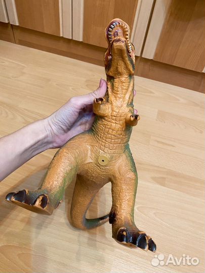 Резиновый динозавр большой