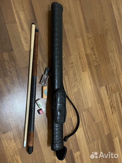 Бильярдный кий и чехол