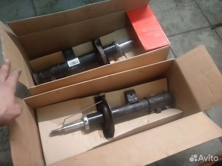 Амортизатор передний на KIA sportage