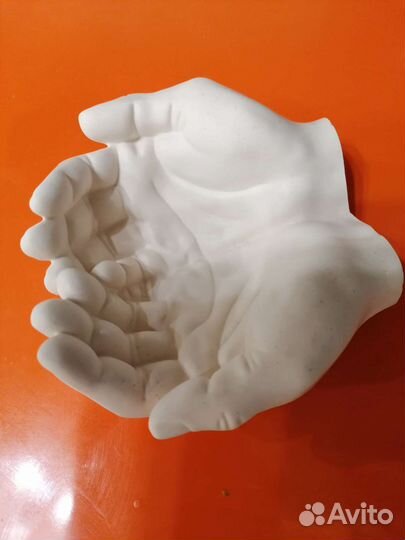 Декоративная современная статуэтка-органайзер