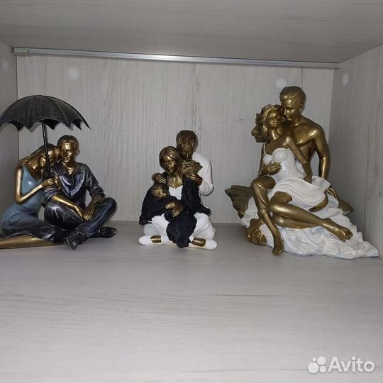 Статуэтка пара с ребёнком