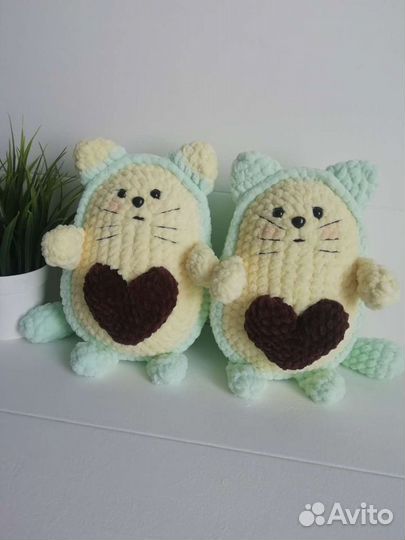 Кот авокадо игрушка вязаная