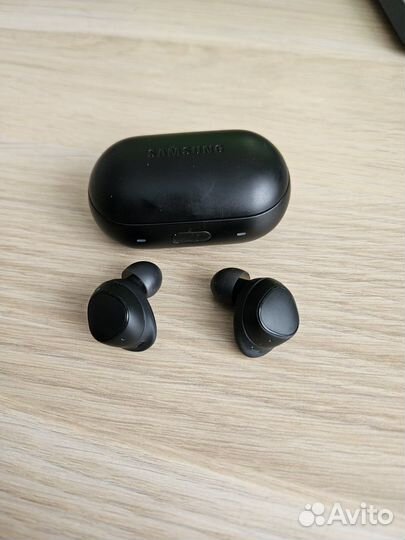 Беспроводные наушники Samsung gear iconx