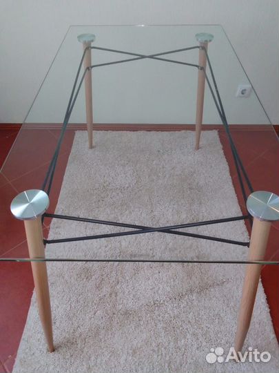 Стол стеклянный