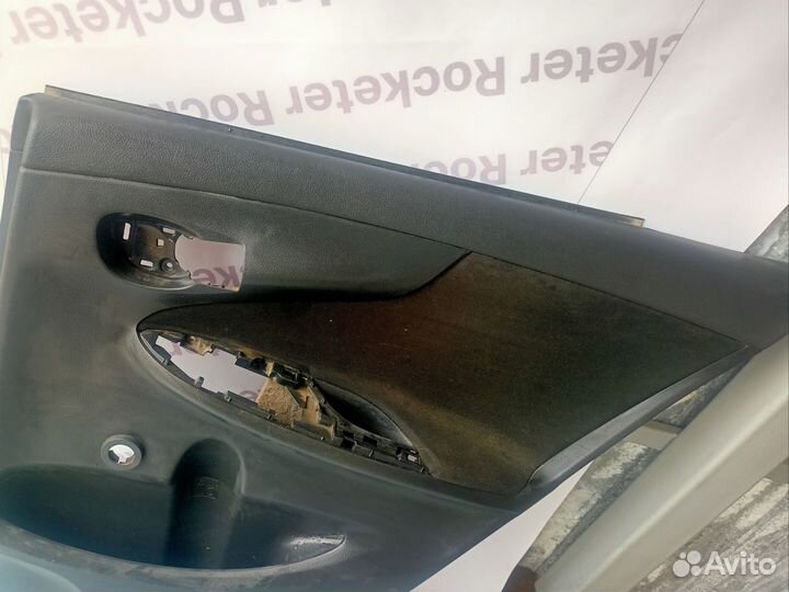 Обшивка двери задняя правая Toyota Corolla 150