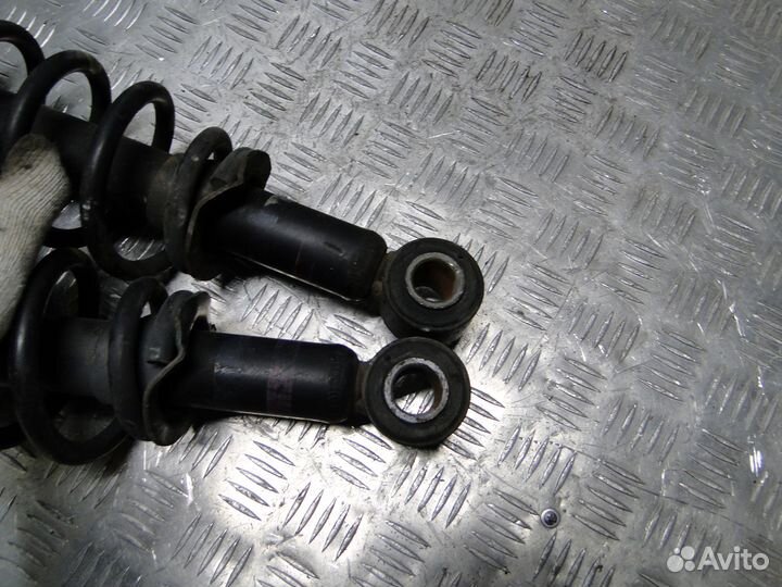 Амортизатор задний Toyota Prius 20 2007 1.5