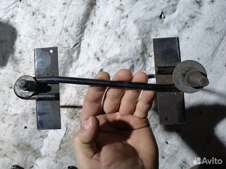 Pajero Sport L200 Крепление Аккумулятора фиксатор