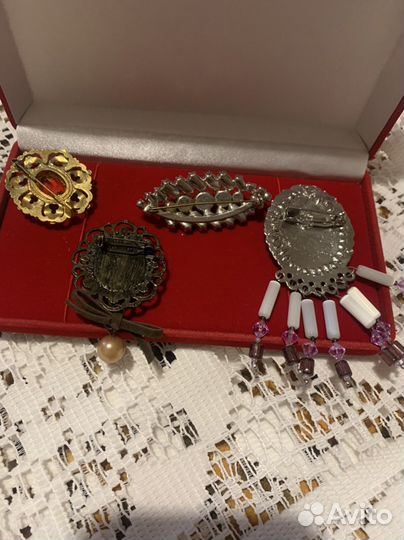 Броши разные