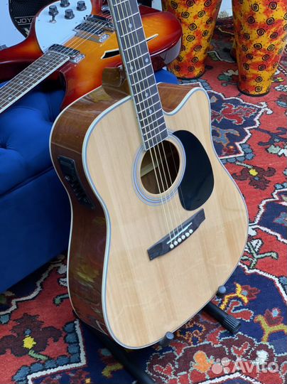 Электро акустическая гитара