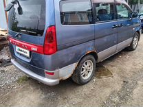 Nissan Serena 2.0 CVT, 2000, 231 000 км, с пробегом, цена 350 000 руб.