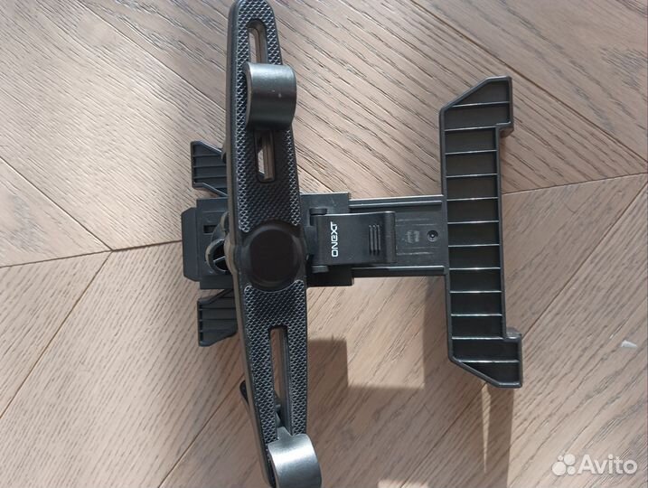 Автомобильный держатель для планшета