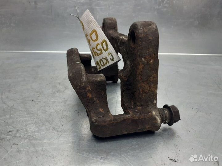 Скоба суппорта заднего Volkswagen Transporter T4