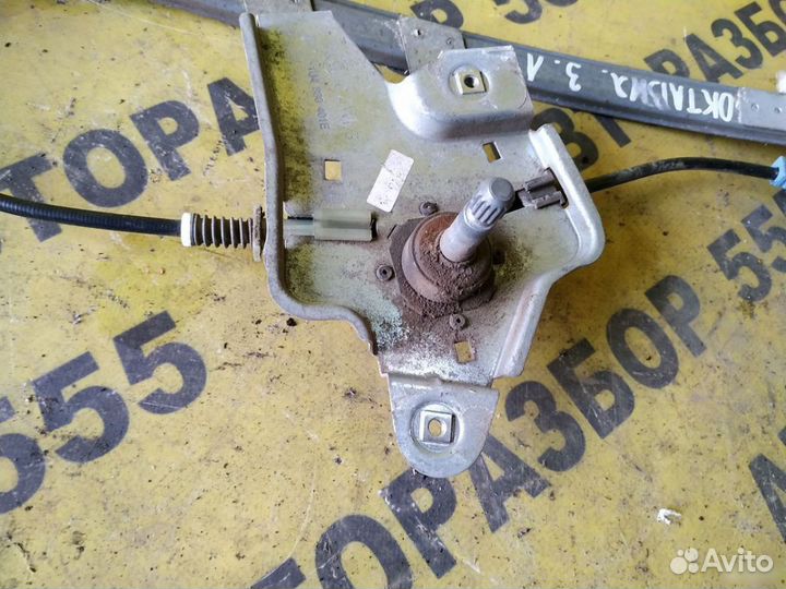 Стеклоподъемник задний левый Skoda Octavia A4