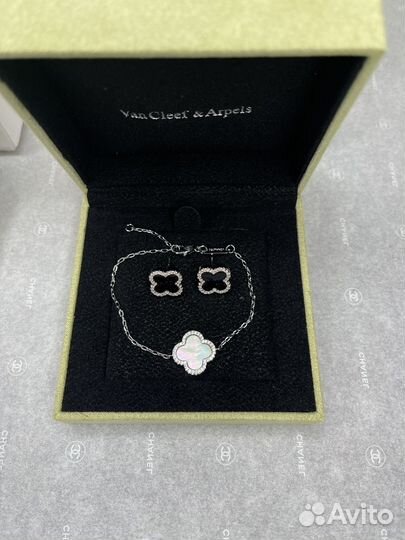 Серьги пусеты van cleef