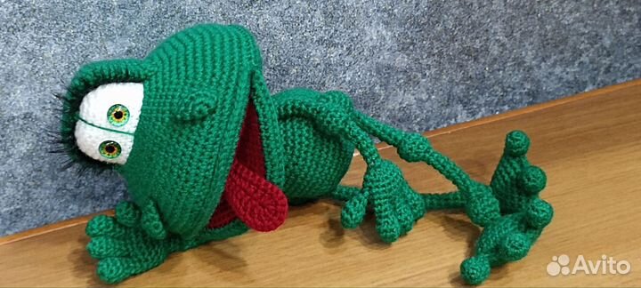 Вязаный лягушонок