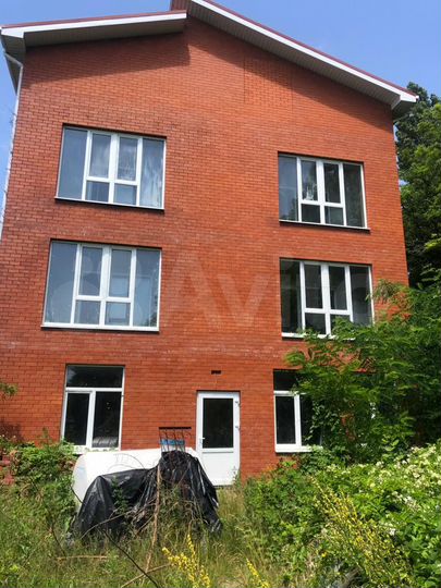 Дом 486,6 м² на участке 7 сот.