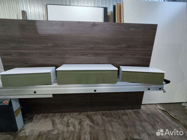 Тумбы прикроватные и столик навесные