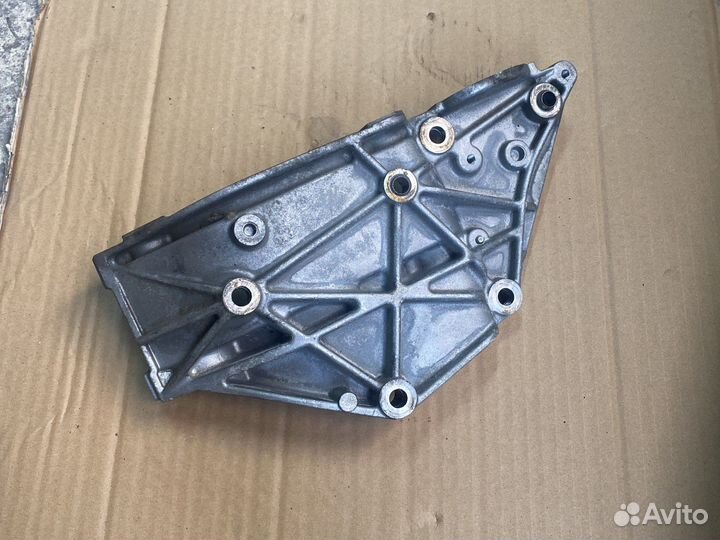 Кронштейн генератора 2.0hdi пежо 407 Ситроен ц4