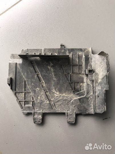 Крышка аккумуляторного ящика Mercedes W118 W177