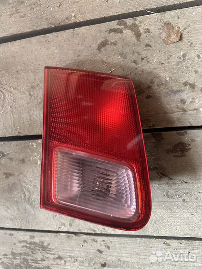 Вставка фонарь багажника левый
