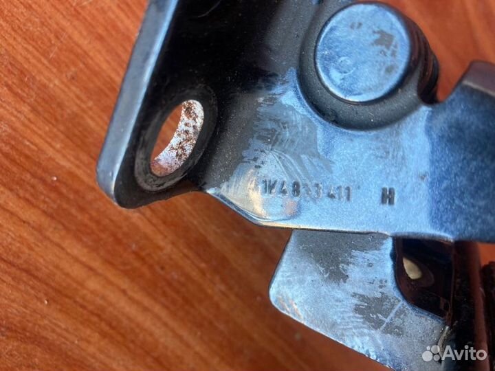 Петля двери задняя Vw Golf 5 BKC 2004